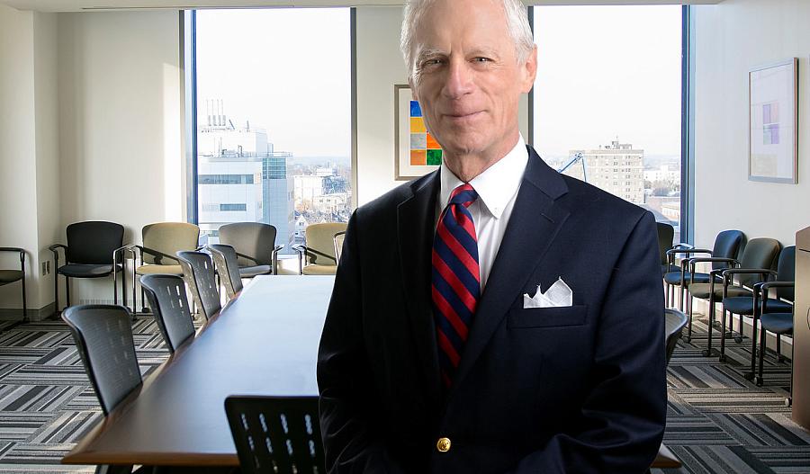 Fotografía del doctor Leonard Epstein.